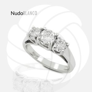 14k Gold Ring with three brilliant diamonds 1ct