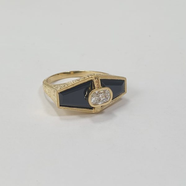 Hand Carved 18k Gold ring with Onyx and 0.52ct Diamond - Image 4