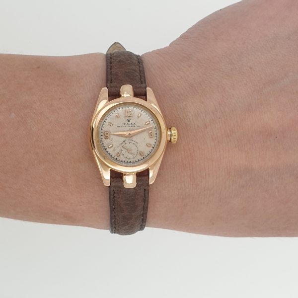 Lady Vintage Rolex Automatic Watch – Rose Gold 18K, Fancy Lugs, Ref. Circa 1940, Elegant Antique Timepiece - Image 2