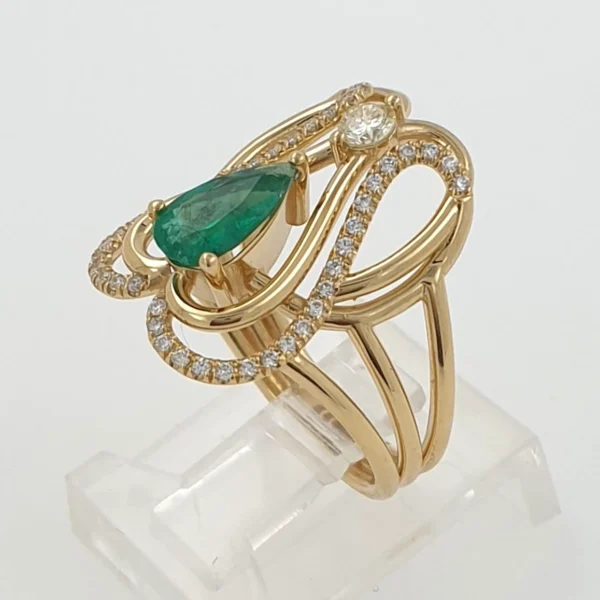 18k Yellow Gold Ring 5.4gr with Natural Diamonds and Emerald - Image 5