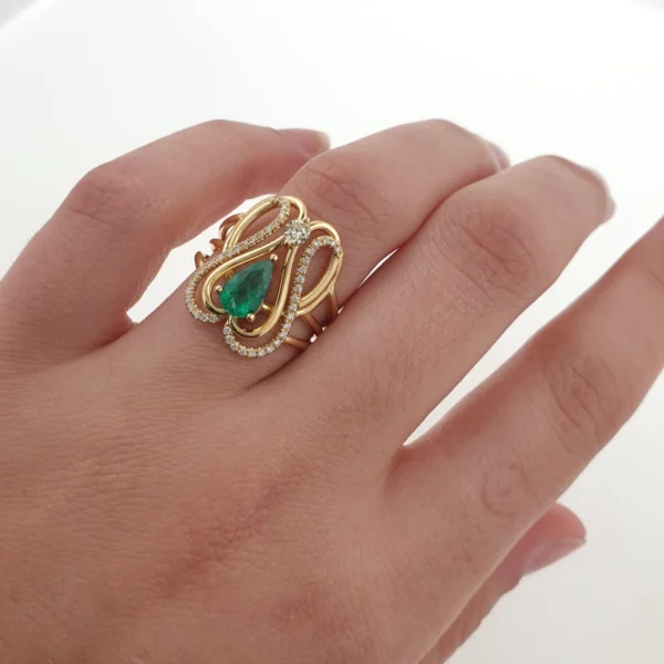 18k Yellow Gold Ring 5.4gr with Natural Diamonds and Emerald - Image 2
