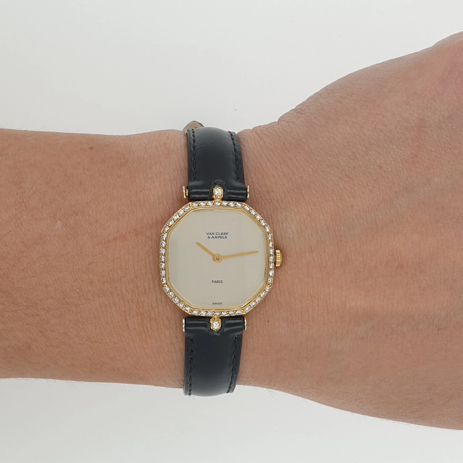Vintage Van Cleef VCA Lady Watch 18k Gold & Natural Diamonds Manual Wind C1980 - Image 2